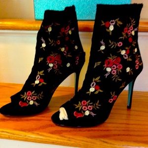 Betsey Johnson Peep toe booties NWOT